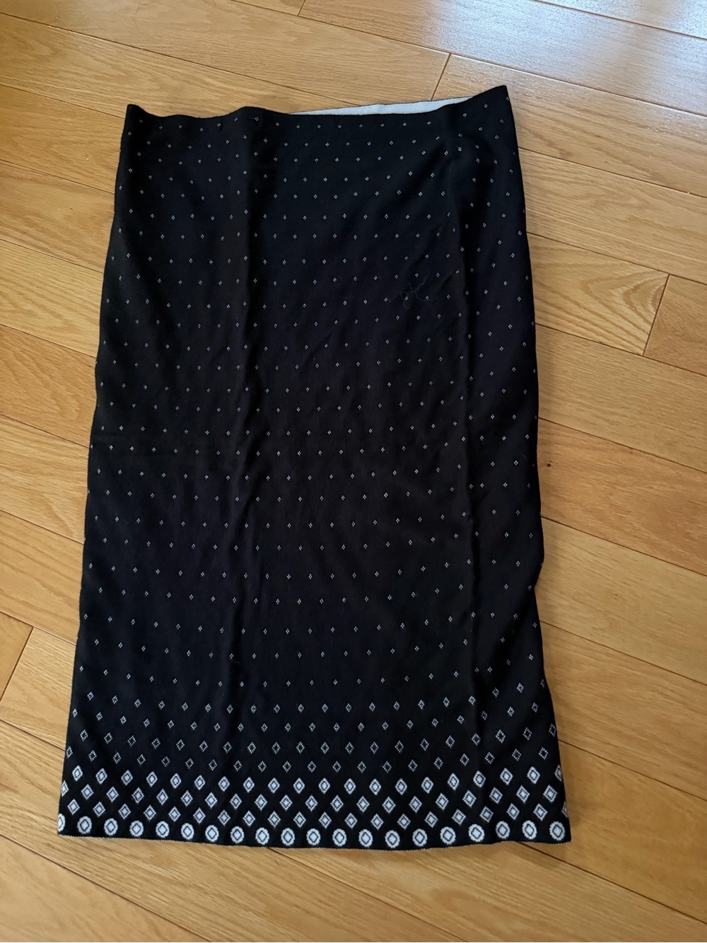 Max Studio Black Pencil Skirt with White Geometric Border